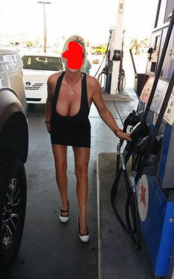 moglie esibizionista nuda